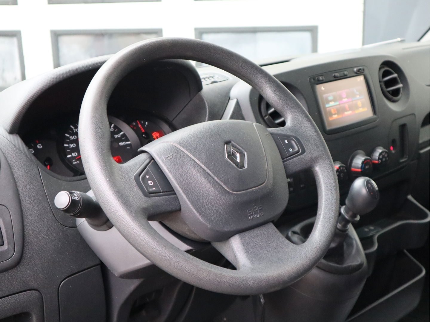 Renault Master T33 2.3 dCi 131pk Euro 6 L1H1 - DC 7 Pers. - Trekhaak - Camera