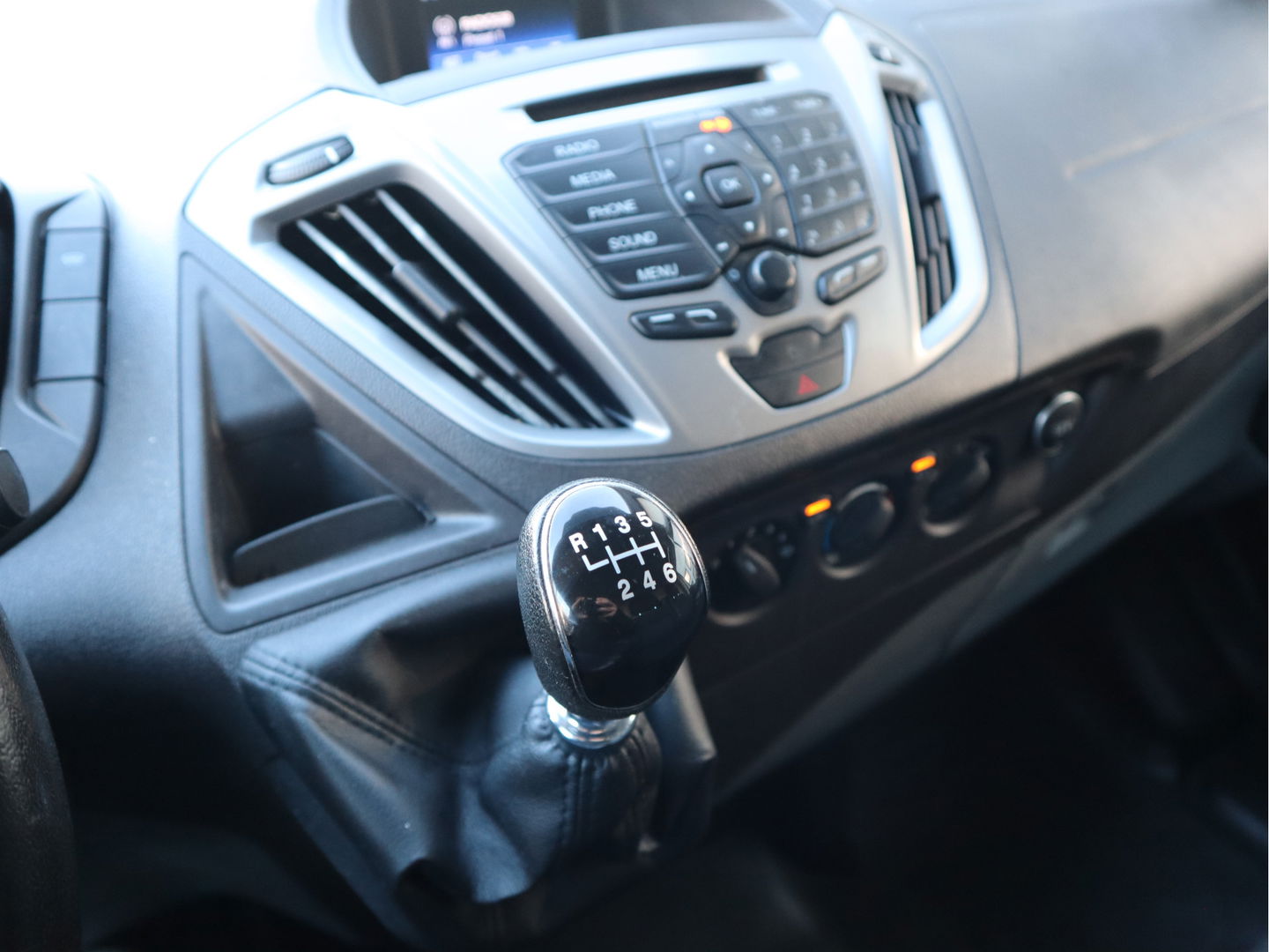 Ford Transit Custom 2.0 TDCI 105pk Euro 6 - Imperiaal - Trekhaak - Cruise