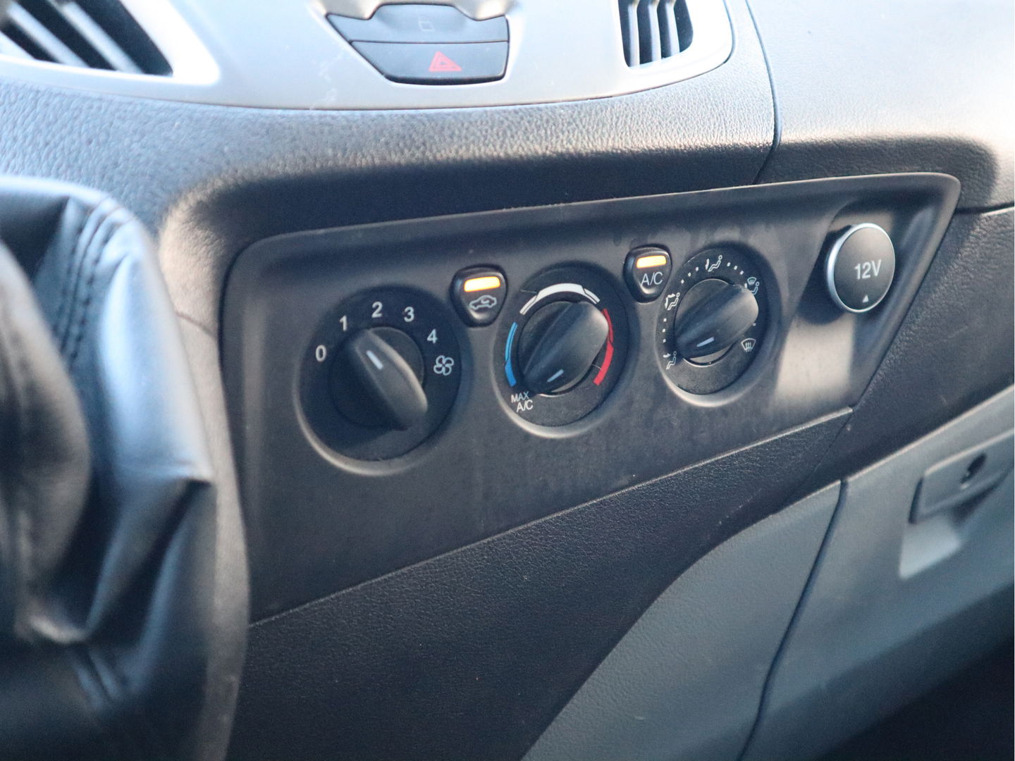 Ford Transit Custom 2.0 TDCI 105pk Euro 6 - Imperiaal - Trekhaak - Cruise