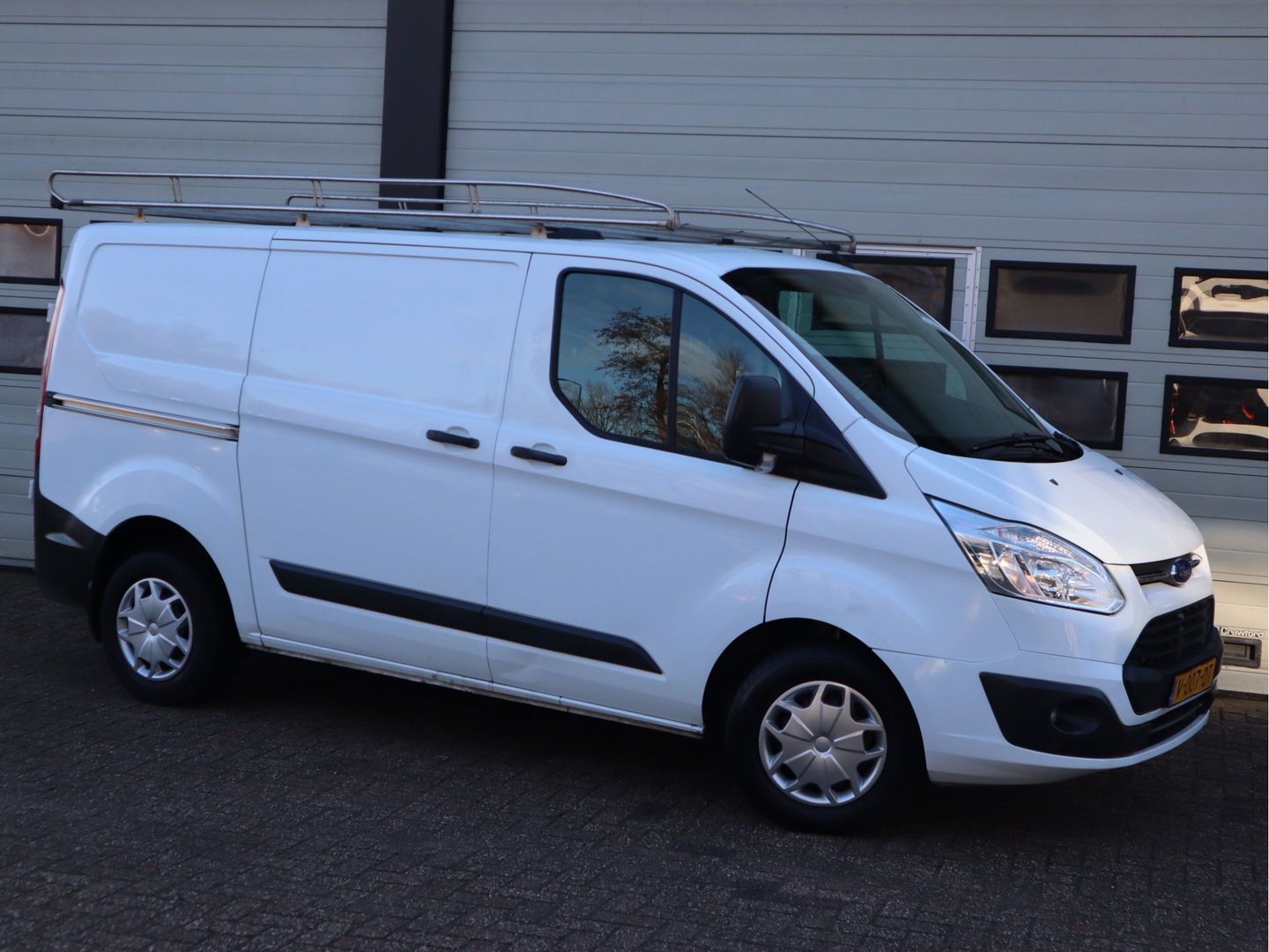 Ford Transit Custom 2.0 TDCI 105pk Euro 6 - Imperiaal - Trekhaak - Cruise
