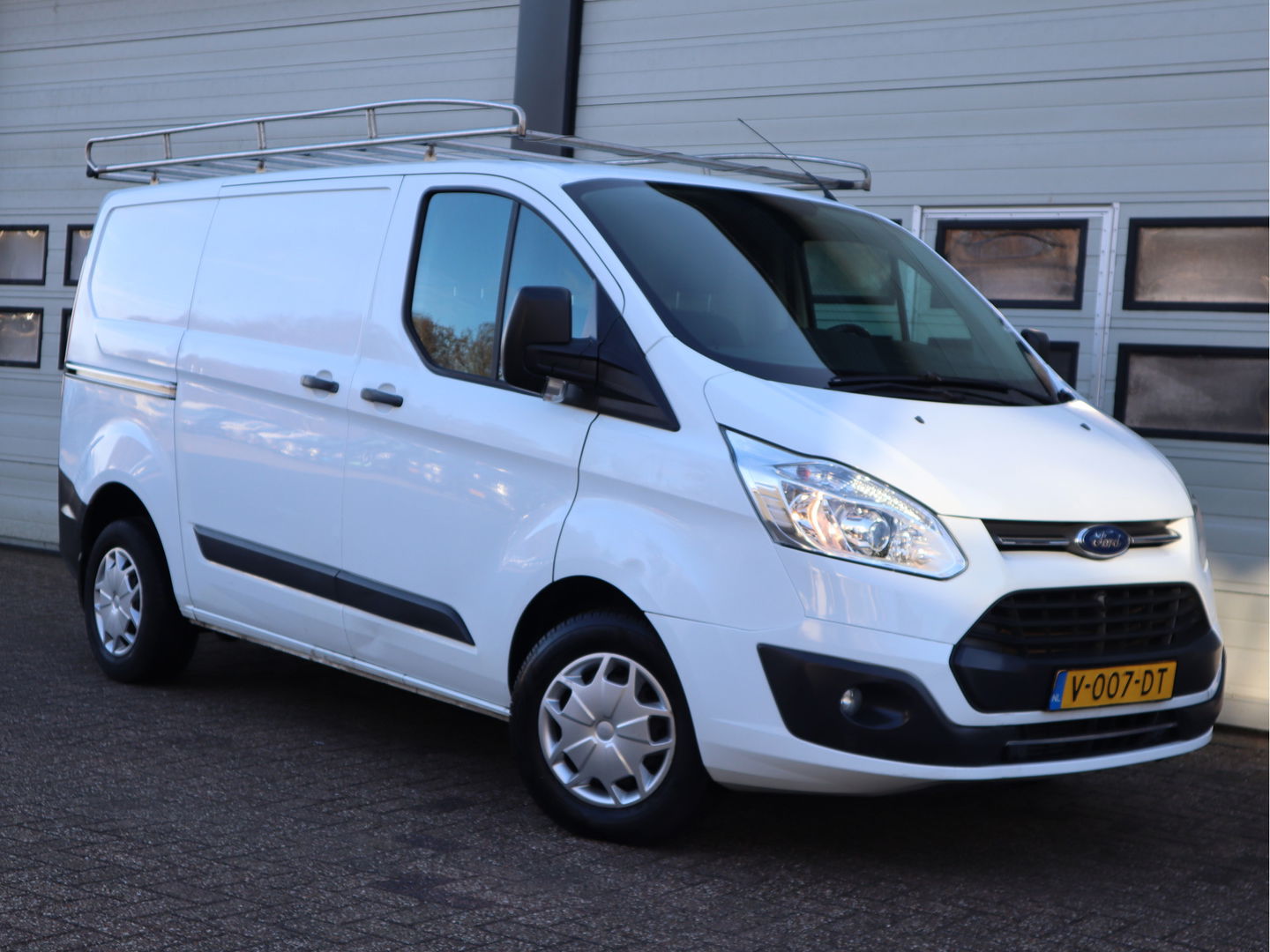 Ford Transit Custom 2.0 TDCI 105pk Euro 6 - Imperiaal - Trekhaak - Cruise