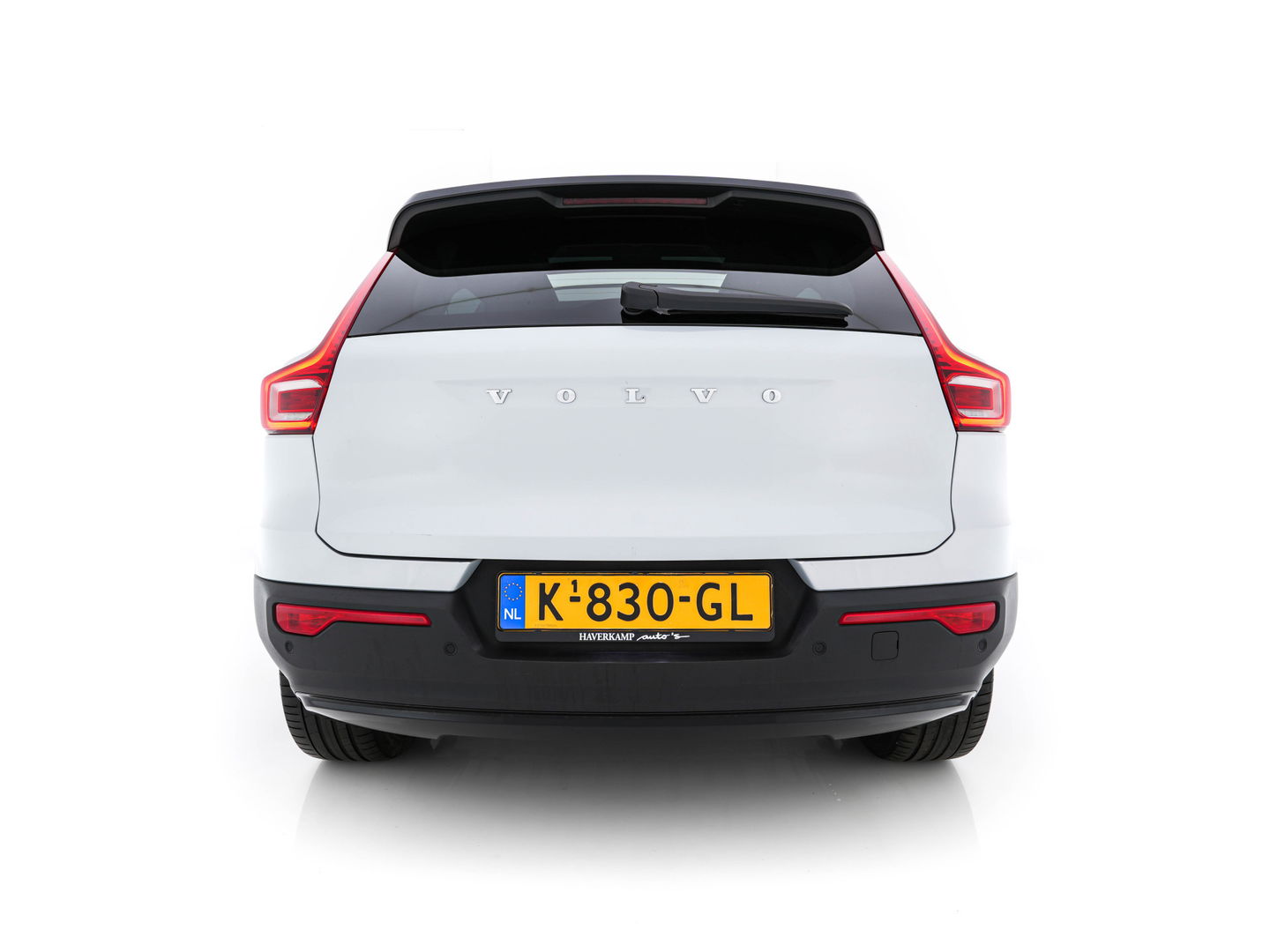 Volvo XC40 Recharge P8 AWD R-Design [ 3-Fase-11kW ] {SOH-89%} (INCL-BTW) *PANO | LEATHER-MICROFIBRE | DIGI-COCKPIT | FULL-LED | NAVI-FULLMAP | ECC | CARPLAY | PDC | KEYLESS | HEATED-SPORTSEATS | BLIS | PRIVACY-GLASS | 20"ALU*