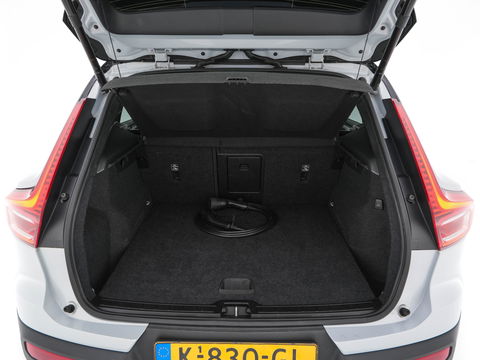 Volvo XC40 Recharge P8 AWD R-Design [ 3-Fase-11kW ] {SOH-89%} (INCL-BTW) *PANO | LEATHER-MICROFIBRE | DIGI-COCKPIT | FULL-LED | NAVI-FULLMAP | ECC | CARPLAY | PDC | KEYLESS | HEATED-SPORTSEATS | BLIS | PRIVACY-GLASS | 20"ALU*