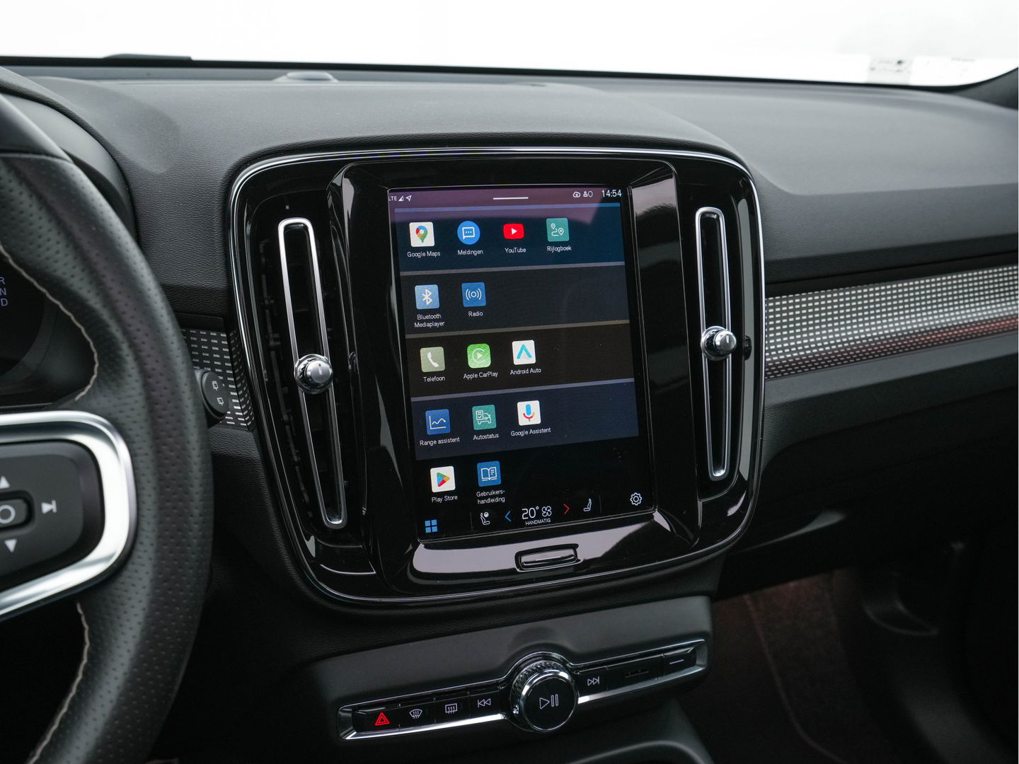 Volvo XC40 Recharge P8 AWD R-Design [ 3-Fase-11kW ] {SOH-89%} (INCL-BTW) *PANO | LEATHER-MICROFIBRE | DIGI-COCKPIT | FULL-LED | NAVI-FULLMAP | ECC | CARPLAY | PDC | KEYLESS | HEATED-SPORTSEATS | BLIS | PRIVACY-GLASS | 20"ALU*