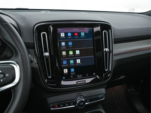 Volvo XC40 Recharge P8 AWD R-Design [ 3-Fase-11kW ] {SOH-89%} (INCL-BTW) *PANO | LEATHER-MICROFIBRE | DIGI-COCKPIT | FULL-LED | NAVI-FULLMAP | ECC | CARPLAY | PDC | KEYLESS | HEATED-SPORTSEATS | BLIS | PRIVACY-GLASS | 20"ALU*