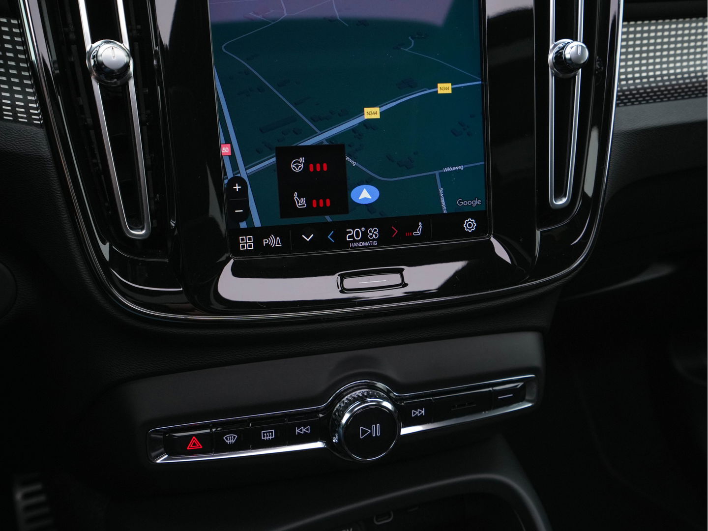 Volvo XC40 Recharge P8 AWD R-Design [ 3-Fase-11kW ] {SOH-89%} (INCL-BTW) *PANO | LEATHER-MICROFIBRE | DIGI-COCKPIT | FULL-LED | NAVI-FULLMAP | ECC | CARPLAY | PDC | KEYLESS | HEATED-SPORTSEATS | BLIS | PRIVACY-GLASS | 20"ALU*