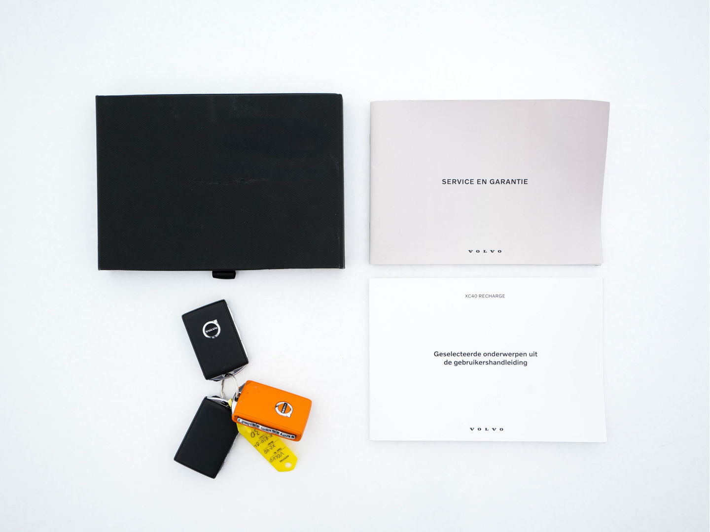 Volvo XC40 Recharge P8 AWD R-Design [ 3-Fase-11kW ] {SOH-89%} (INCL-BTW) *PANO | LEATHER-MICROFIBRE | DIGI-COCKPIT | FULL-LED | NAVI-FULLMAP | ECC | CARPLAY | PDC | KEYLESS | HEATED-SPORTSEATS | BLIS | PRIVACY-GLASS | 20"ALU*