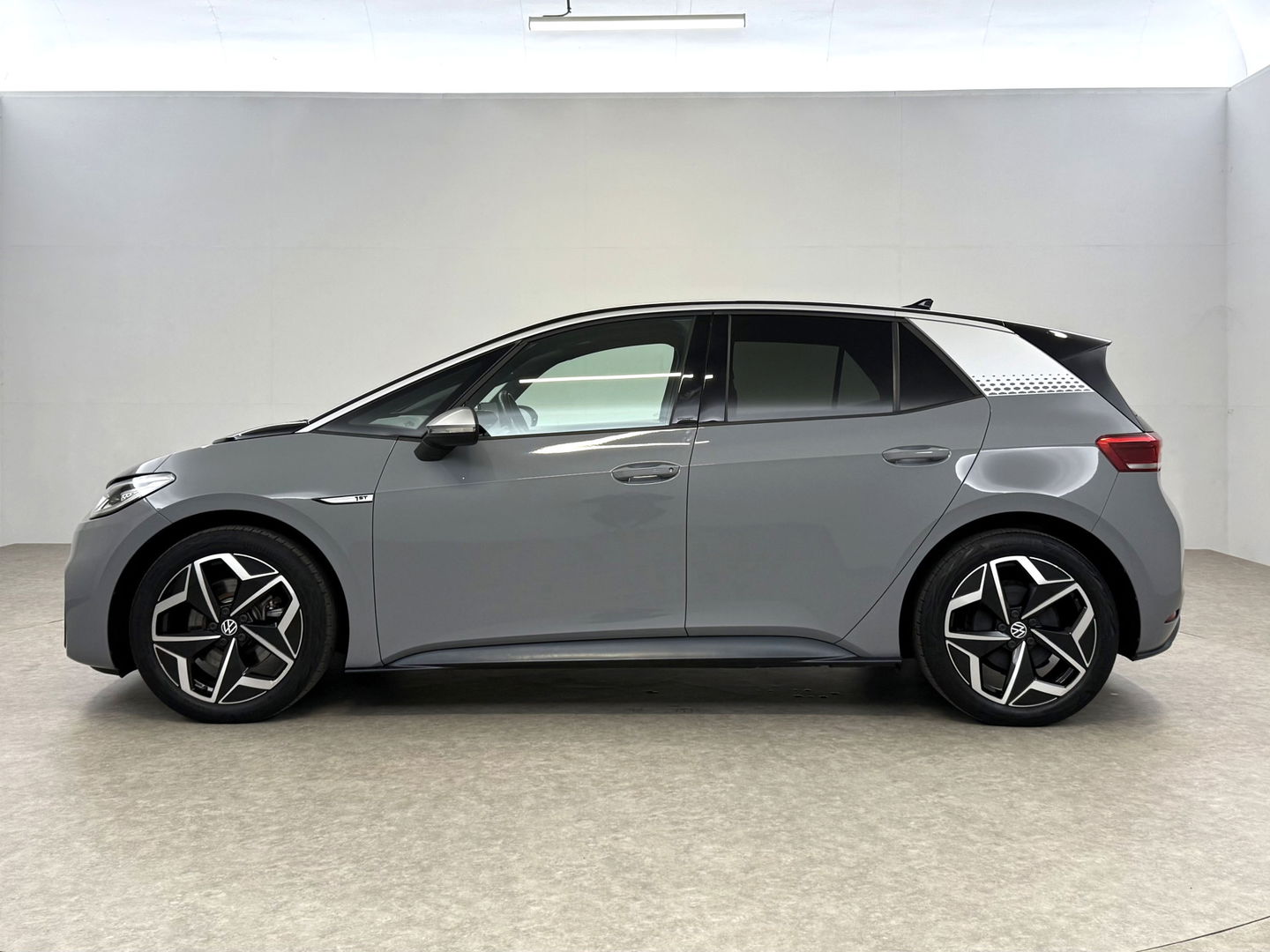 Volkswagen ID3 First Plus 58 kWh | SOH 93% | Snelladen | Virtual | Sfeer | Camera | Carplay | Adap. Cruise | Stoelverw. | NAP