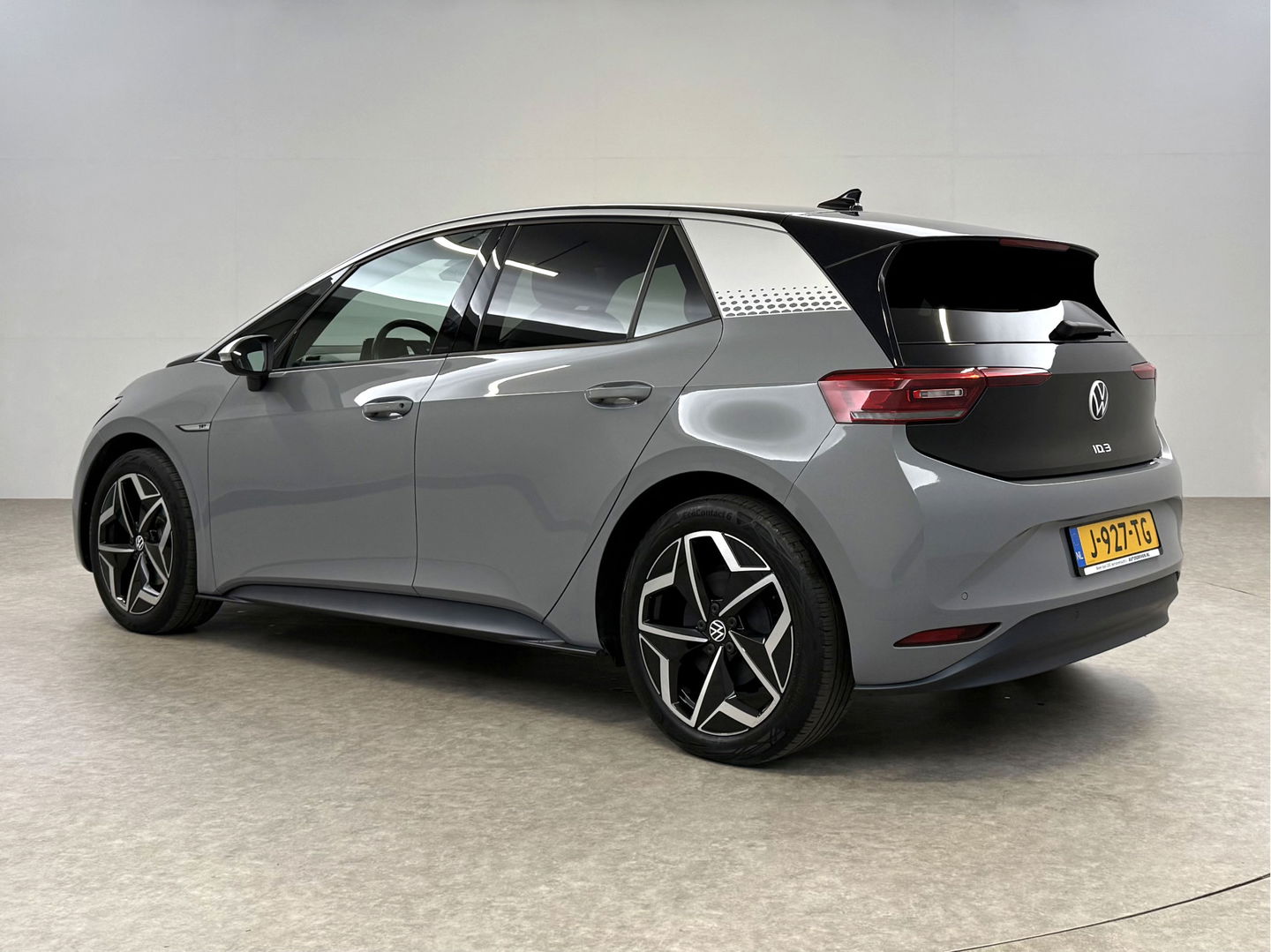 Volkswagen ID3 First Plus 58 kWh | SOH 93% | Snelladen | Virtual | Sfeer | Camera | Carplay | Adap. Cruise | Stoelverw. | NAP