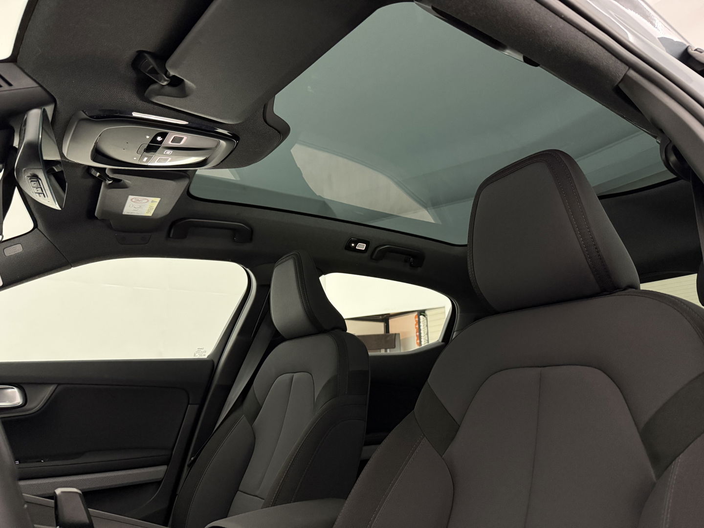 Polestar 2 Long Range Dual Motor 78kWh Launch Edition | SOH 93% | Snelladen | H/K | Pano | Virtual | Memory | Adap. Cruise | 360° Cam | Stoel/Stuur verw. | Trekh. | Keyless | Carplay