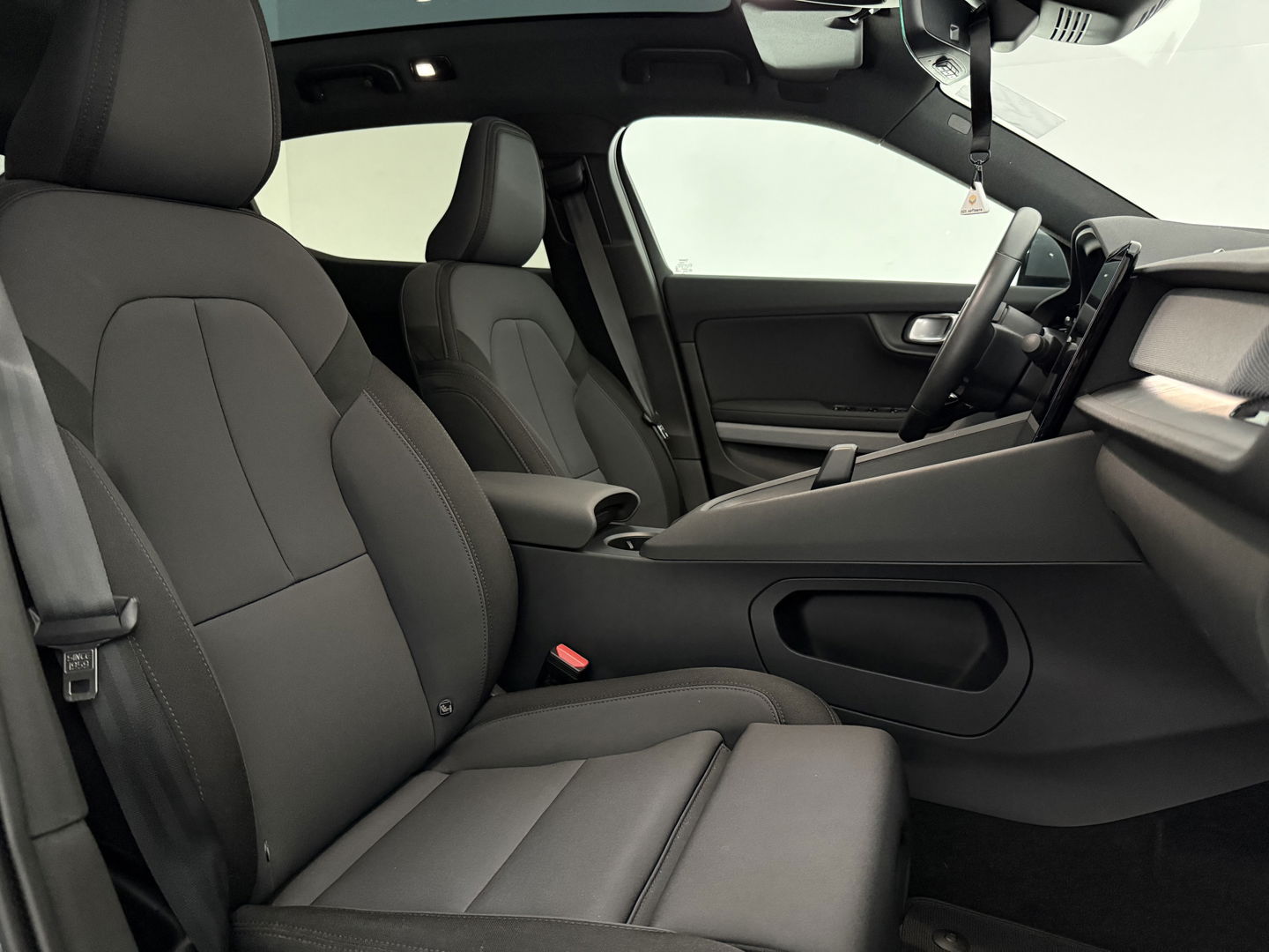 Polestar 2 Long Range Dual Motor 78kWh Launch Edition | SOH 93% | Snelladen | H/K | Pano | Virtual | Memory | Adap. Cruise | 360° Cam | Stoel/Stuur verw. | Trekh. | Keyless | Carplay