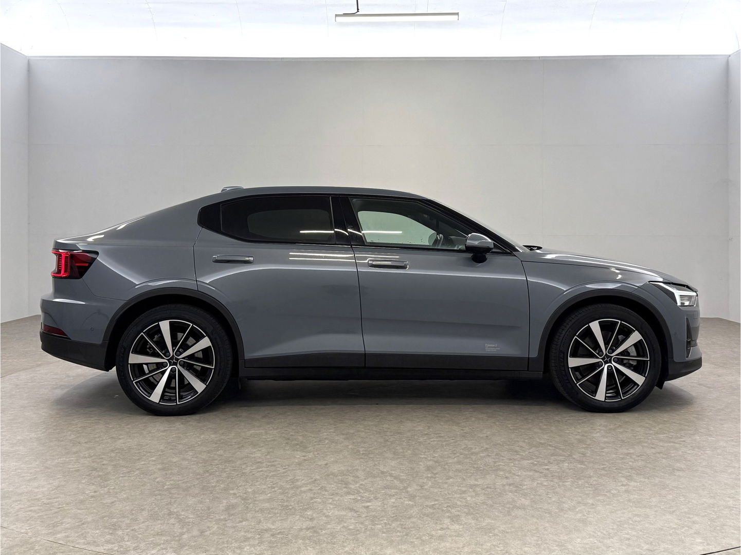 Polestar 2 Long Range Dual Motor 78kWh Launch Edition | SOH 93% | Snelladen | H/K | Pano | Virtual | Memory | Adap. Cruise | 360° Cam | Stoel/Stuur verw. | Trekh. | Keyless | Carplay