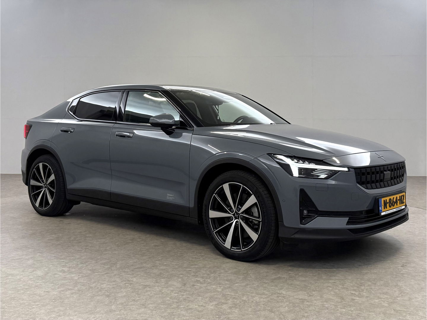 Polestar 2 Long Range Dual Motor 78kWh Launch Edition | SOH 93% | Snelladen | H/K | Pano | Virtual | Memory | Adap. Cruise | 360° Cam | Stoel/Stuur verw. | Trekh. | Keyless | Carplay