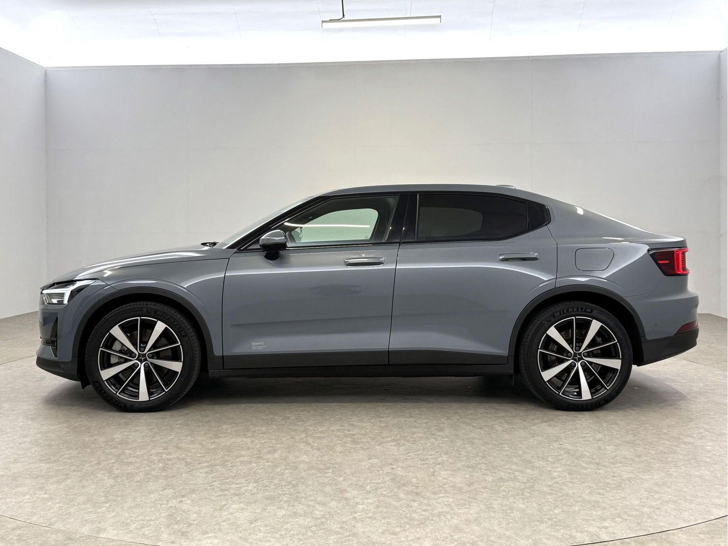 Polestar 2 Long Range Dual Motor 78kWh Launch Edition | SOH 93% | Snelladen | H/K | Pano | Virtual | Memory | Adap. Cruise | 360° Cam | Stoel/Stuur verw. | Trekh. | Keyless | Carplay