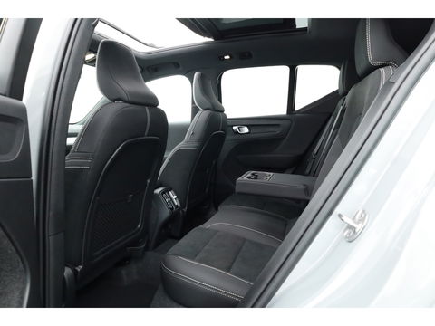 Volvo XC40 B3 Plus Black Edition | Pano | Keyless | H&K | 360Cam| Stoel- Stuurverw. | CarPlay | Pilot Assist | Google | ACC