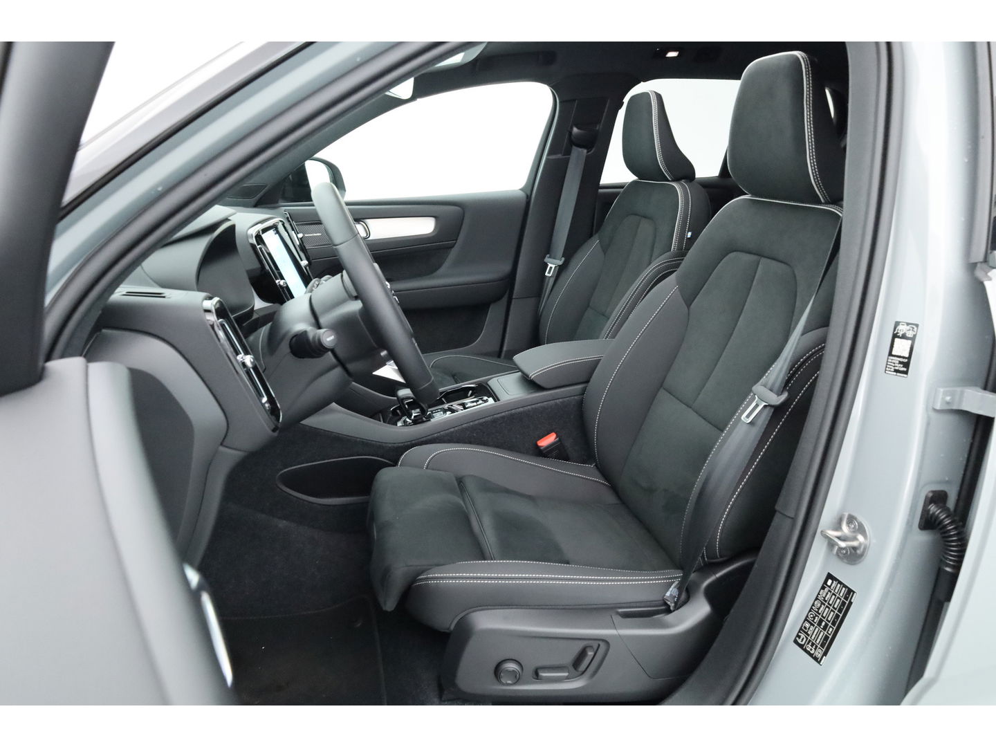 Volvo XC40 B3 Plus Black Edition | Pano | Keyless | H&K | 360Cam| Stoel- Stuurverw. | CarPlay | Pilot Assist | Google | ACC