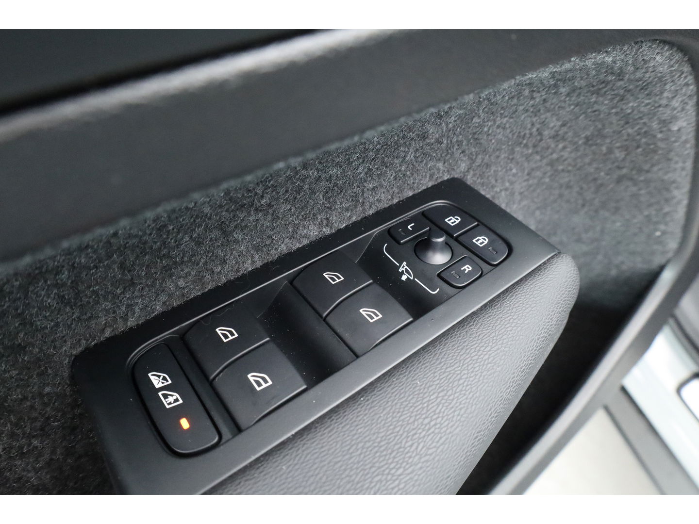 Volvo XC40 B3 Plus Black Edition | Pano | Keyless | H&K | 360Cam| Stoel- Stuurverw. | CarPlay | Pilot Assist | Google | ACC