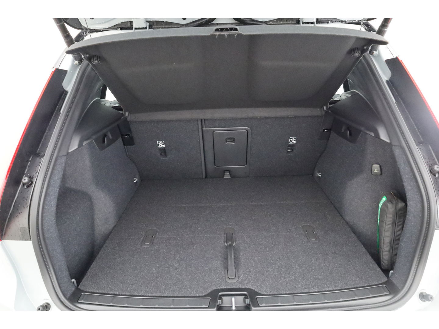 Volvo XC40 B3 Plus Black Edition | Pano | Keyless | H&K | 360Cam| Stoel- Stuurverw. | CarPlay | Pilot Assist | Google | ACC