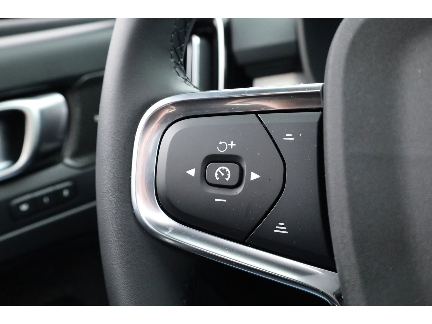 Volvo XC40 B3 Plus Black Edition | Pano | Keyless | H&K | 360Cam| Stoel- Stuurverw. | CarPlay | Pilot Assist | Google | ACC