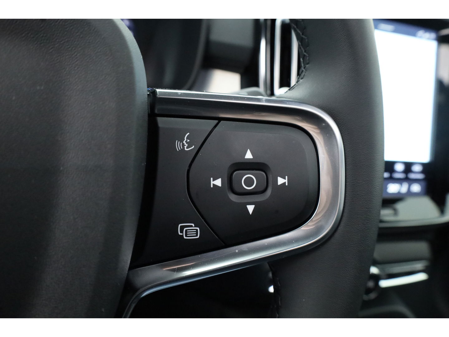 Volvo XC40 B3 Plus Black Edition | Pano | Keyless | H&K | 360Cam| Stoel- Stuurverw. | CarPlay | Pilot Assist | Google | ACC