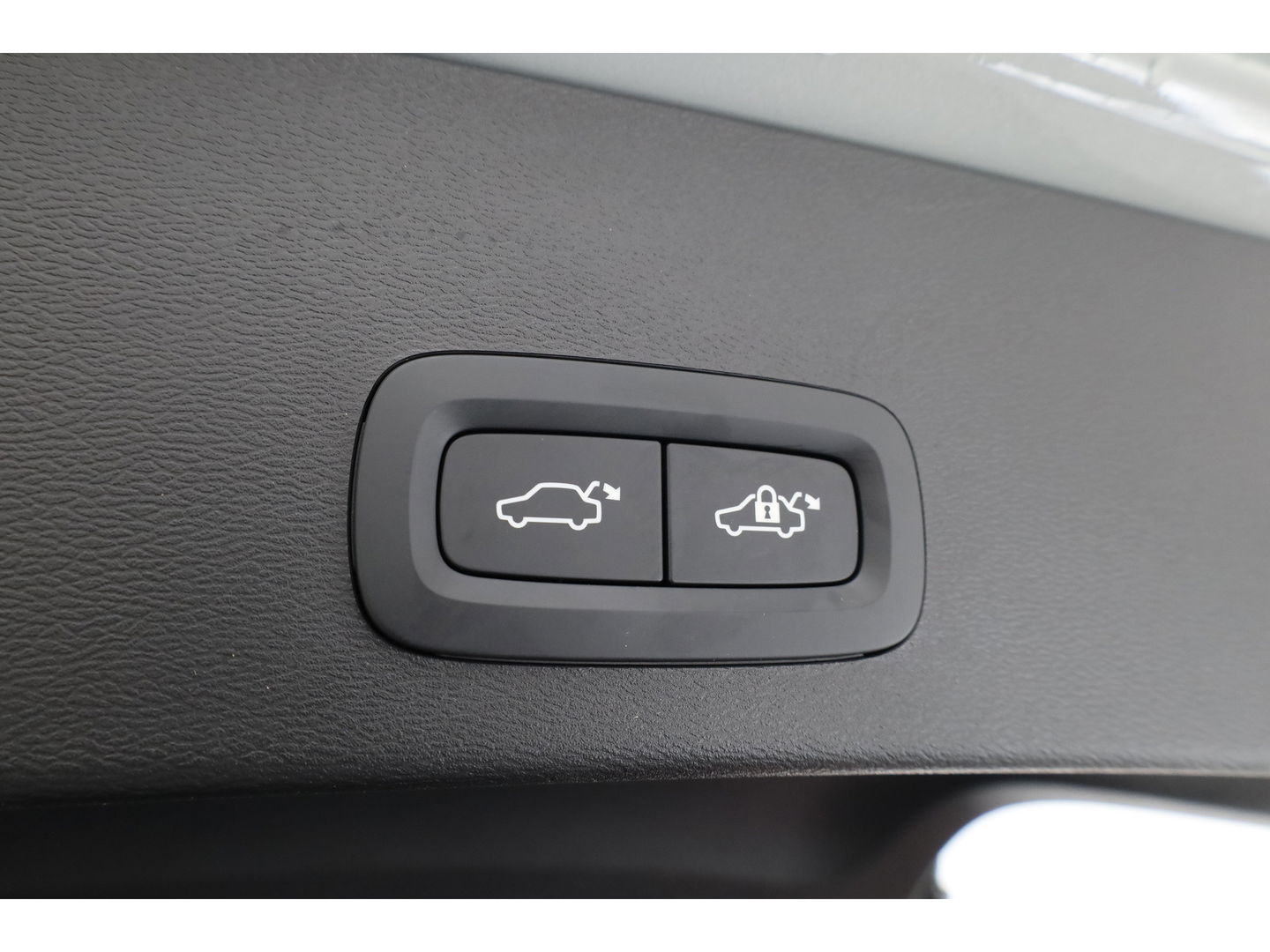 Volvo XC40 B3 Plus Black Edition | Pano | Keyless | H&K | 360Cam| Stoel- Stuurverw. | CarPlay | Pilot Assist | Google | ACC