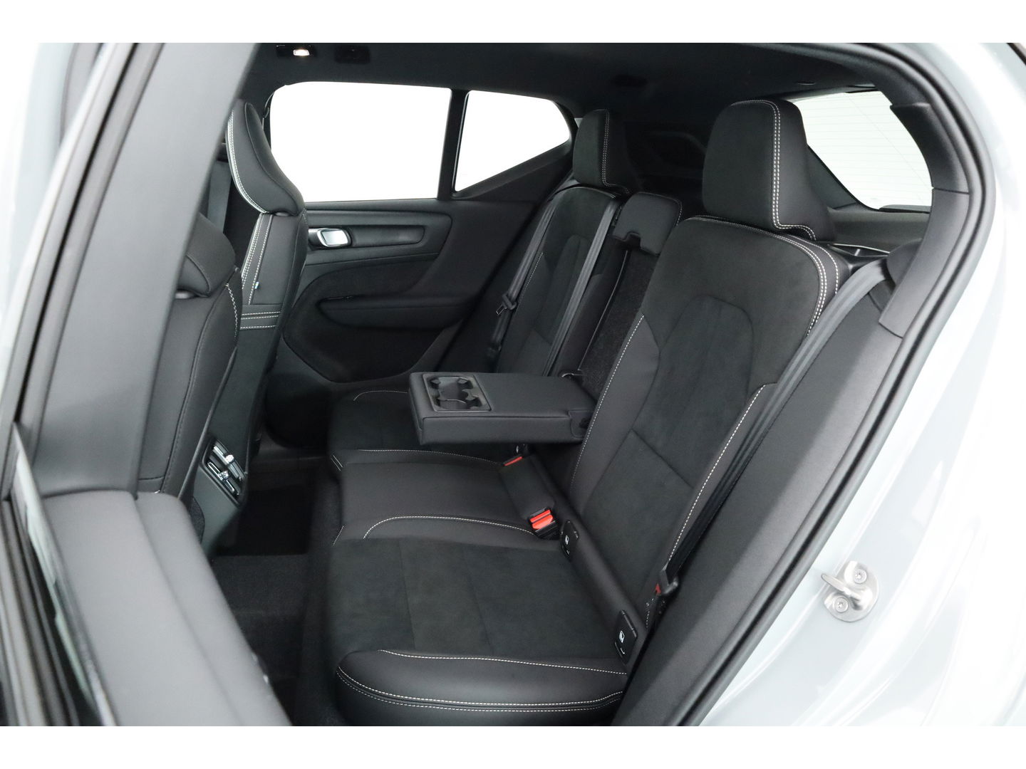 Volvo XC40 B3 Plus Black Edition | Pano | Keyless | H&K | 360Cam| Stoel- Stuurverw. | CarPlay | Pilot Assist | Google | ACC