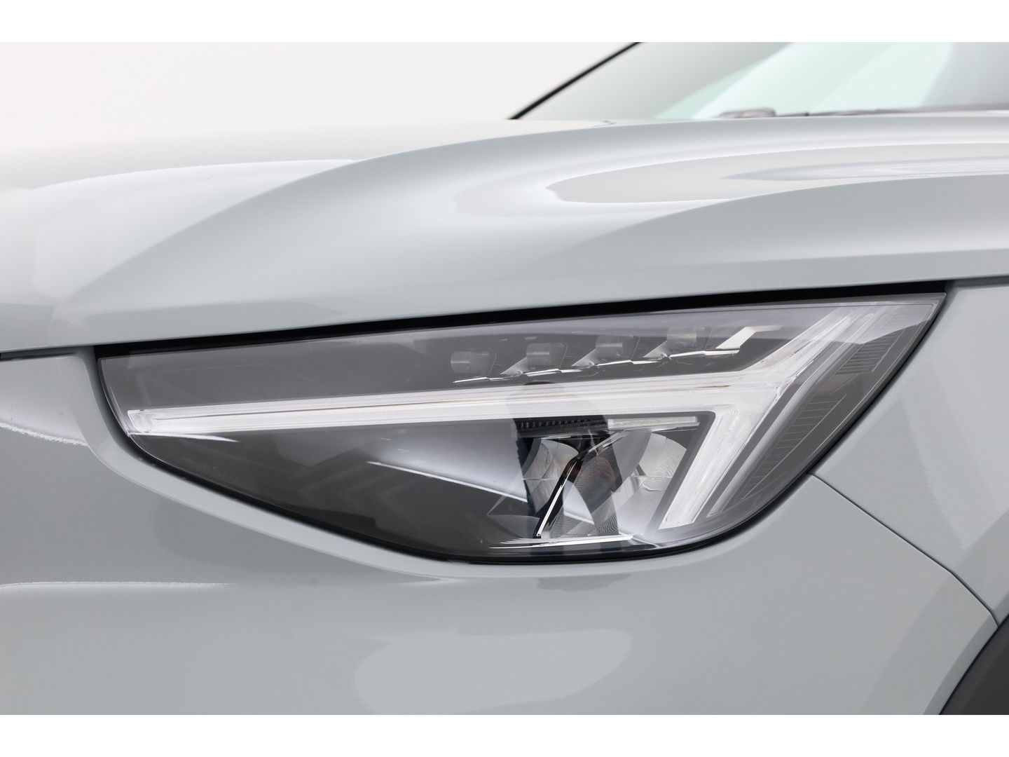 Volvo XC40 B3 Plus Black Edition | Pano | Keyless | H&K | 360Cam| Stoel- Stuurverw. | CarPlay | Pilot Assist | Google | ACC