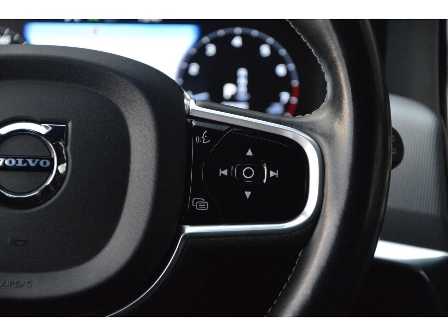 Volvo V90 B4 R-Design | 360° Camera | Harman/Kardon | Stoel + Stuur Verwarmd | Pilot-Assist | Apple CarPlay |