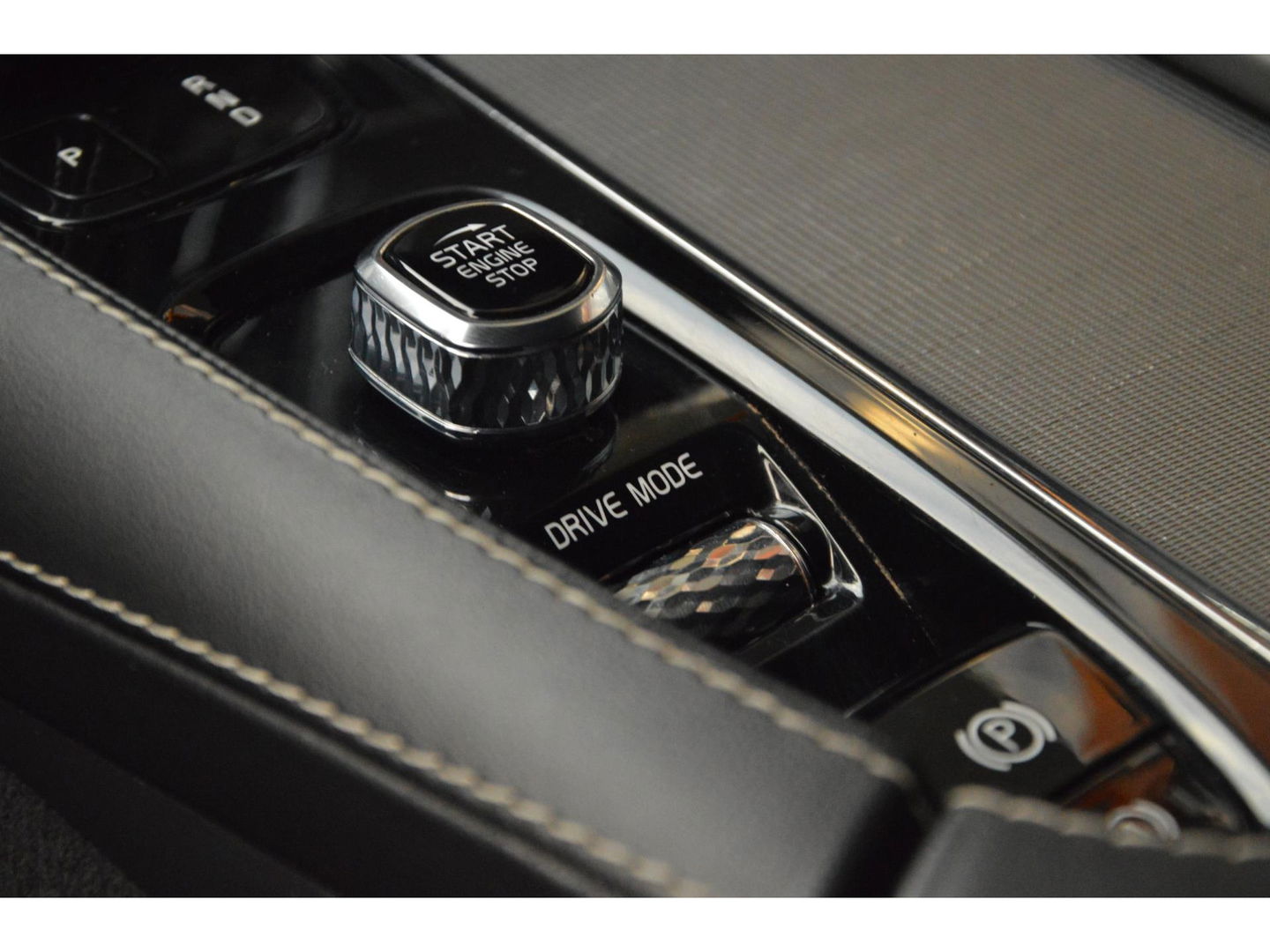 Volvo V90 B4 R-Design | 360° Camera | Harman/Kardon | Stoel + Stuur Verwarmd | Pilot-Assist | Apple CarPlay |