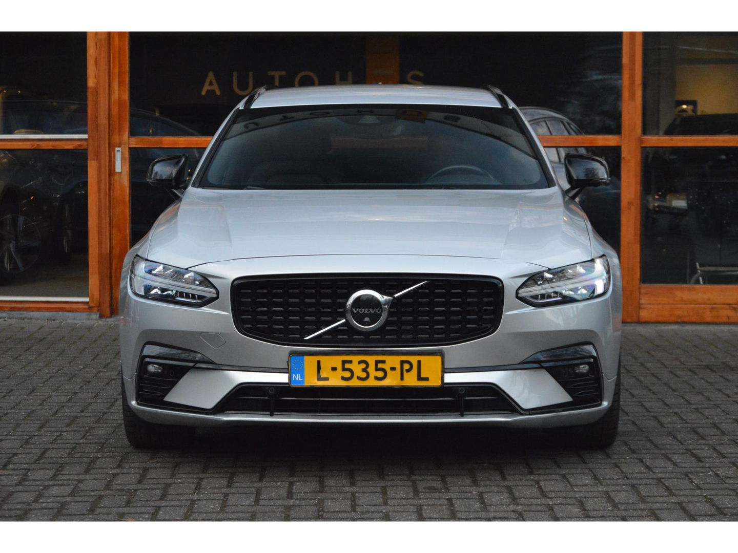 Volvo V90 B4 R-Design | 360° Camera | Harman/Kardon | Stoel + Stuur Verwarmd | Pilot-Assist | Apple CarPlay |