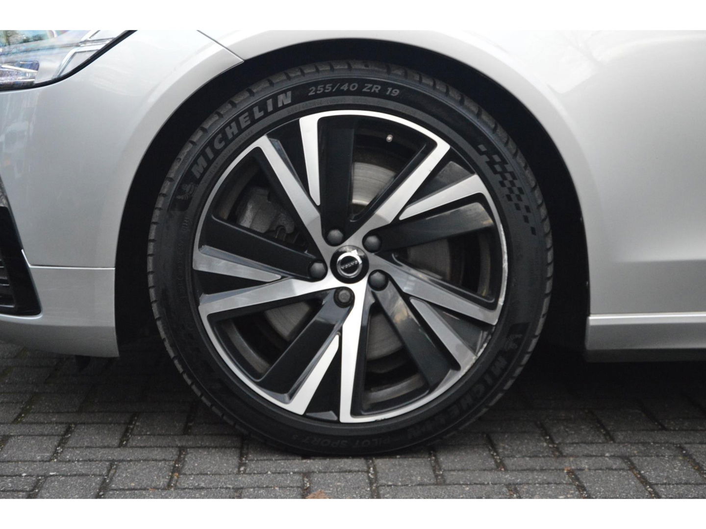 Volvo V90 B4 R-Design | 360° Camera | Harman/Kardon | Stoel + Stuur Verwarmd | Pilot-Assist | Apple CarPlay |