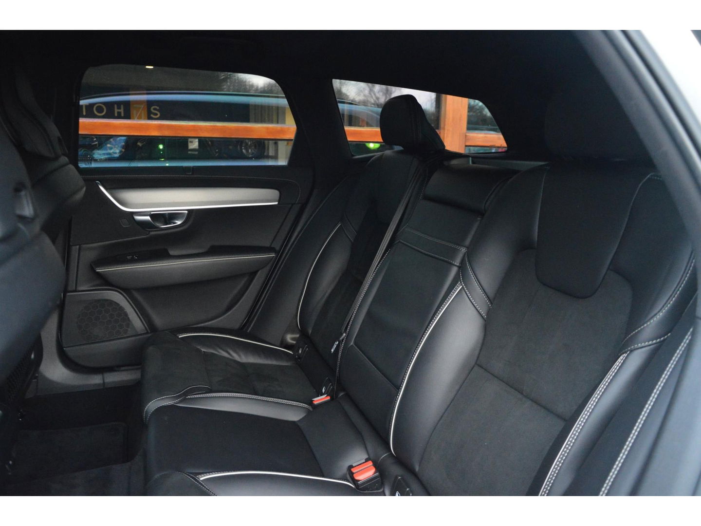 Volvo V90 B4 R-Design | 360° Camera | Harman/Kardon | Stoel + Stuur Verwarmd | Pilot-Assist | Apple CarPlay |