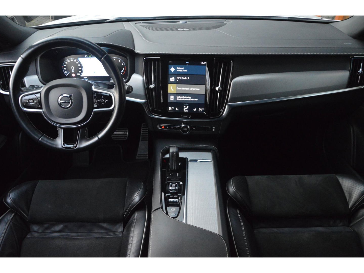 Volvo V90 B4 R-Design | 360° Camera | Harman/Kardon | Stoel + Stuur Verwarmd | Pilot-Assist | Apple CarPlay |