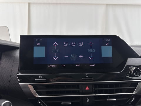 Citroën Ë-C4 Shine Pack Business 50 kWh [ 3-Fase ] {SOH-94%} (INCL-BTW) *PANO | HEAD-UP | LEATHER | FULL-LED | DIGI-COCKPIT | MASSAGE-HEATED-COMFORTSEATS | KEYLESS | DAB+ | NAVI-FULLMAP | ECC | LANE-ASSIST | PDC | CRUISE | 18''ALU*