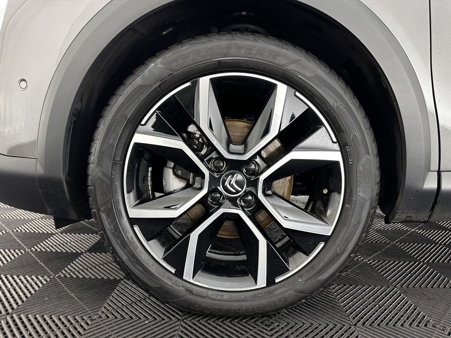 Citroën Ë-C4 Shine Pack Business 50 kWh [ 3-Fase ] {SOH-94%} (INCL-BTW) *PANO | HEAD-UP | LEATHER | FULL-LED | DIGI-COCKPIT | MASSAGE-HEATED-COMFORTSEATS | KEYLESS | DAB+ | NAVI-FULLMAP | ECC | LANE-ASSIST | PDC | CRUISE | 18''ALU*