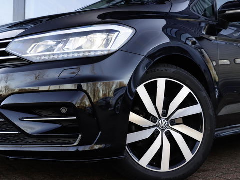 Volkswagen Touran 1.5 TSI R-Line 7p Automaat Panodak Trekhaak