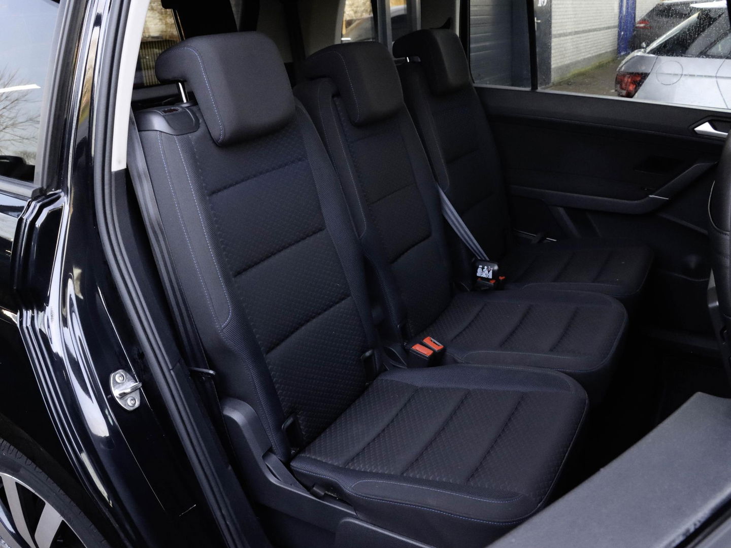 Volkswagen Touran 1.5 TSI R-Line 7p Automaat Panodak Trekhaak