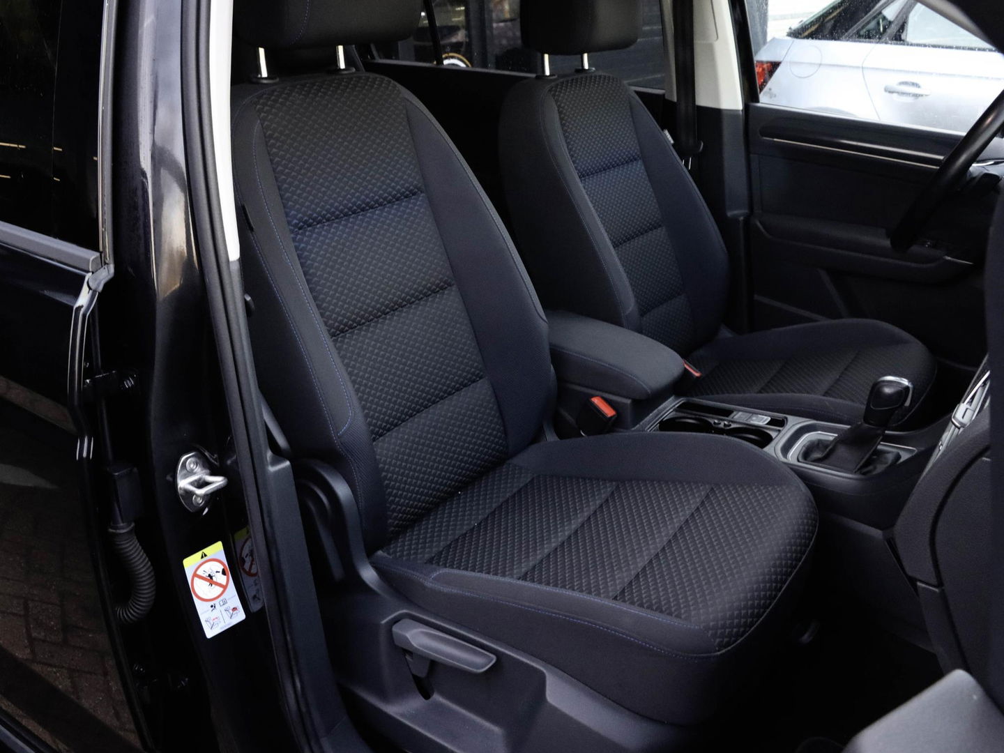 Volkswagen Touran 1.5 TSI R-Line 7p Automaat Panodak Trekhaak