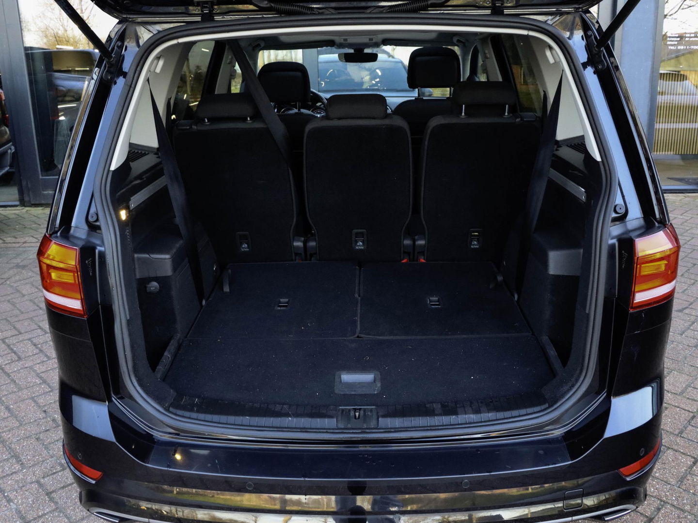 Volkswagen Touran 1.5 TSI R-Line 7p Automaat Panodak Trekhaak