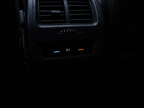 Volkswagen Touran 1.5 TSI R-Line 7p Automaat Panodak Trekhaak