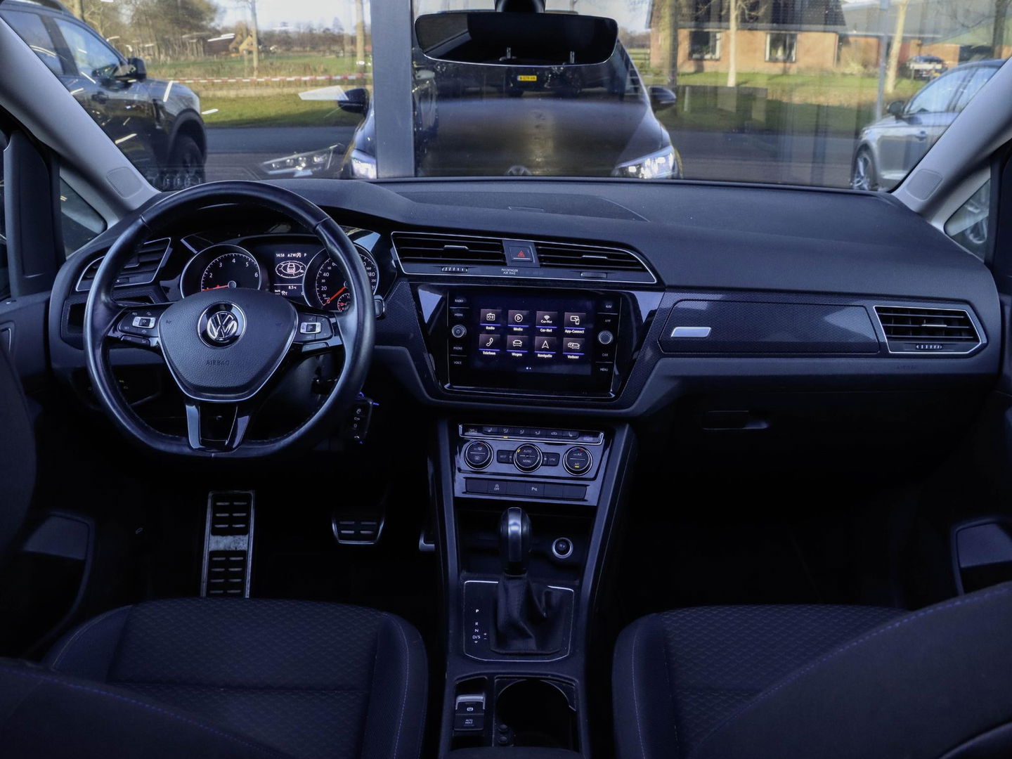 Volkswagen Touran 1.5 TSI R-Line 7p Automaat Panodak Trekhaak