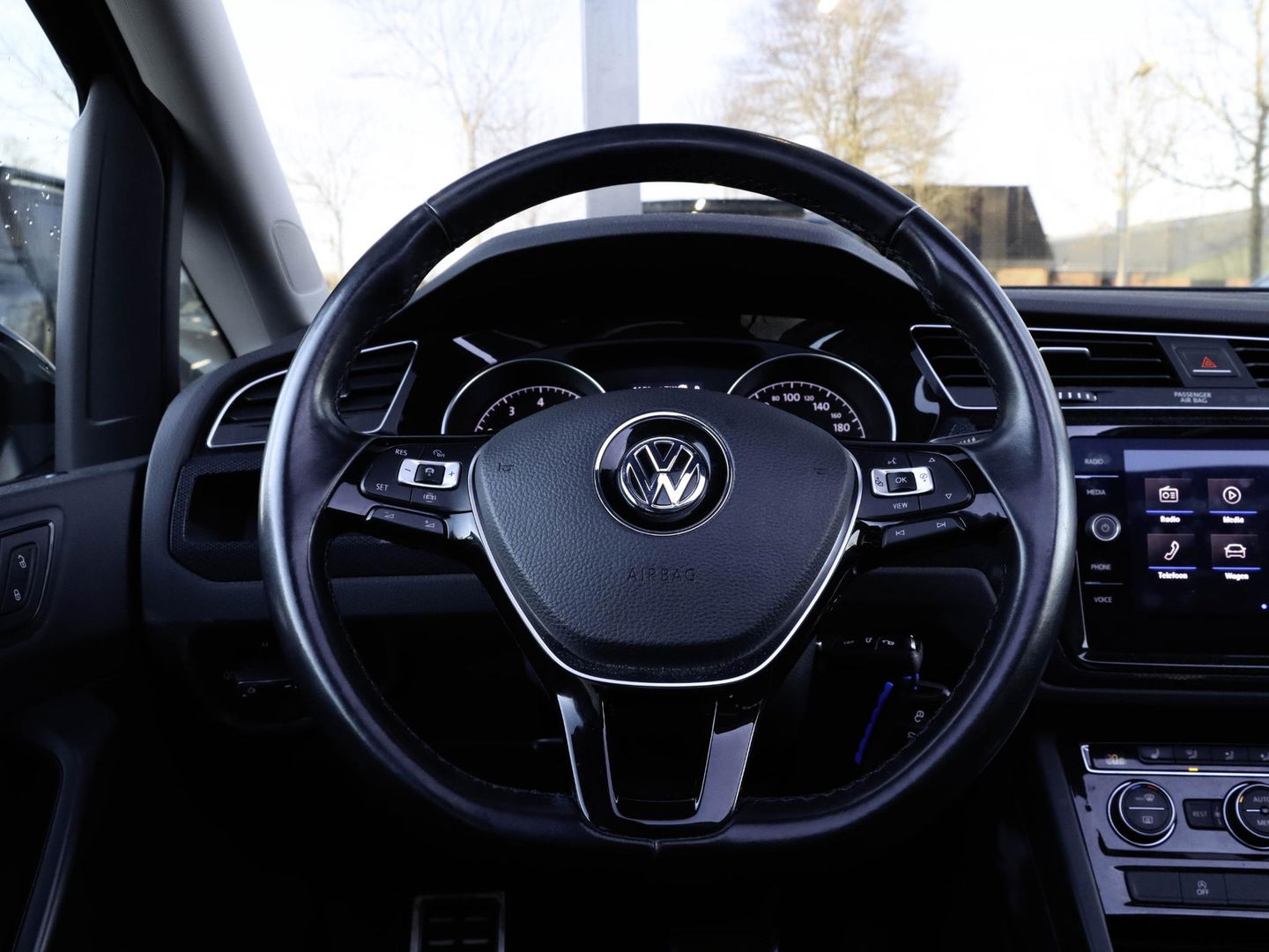 Volkswagen Touran 1.5 TSI R-Line 7p Automaat Panodak Trekhaak