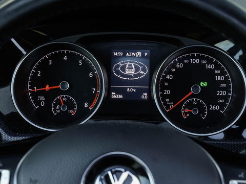 Volkswagen Touran 1.5 TSI R-Line 7p Automaat Panodak Trekhaak