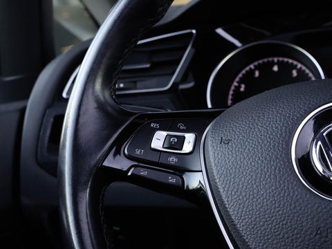 Volkswagen Touran 1.5 TSI R-Line 7p Automaat Panodak Trekhaak