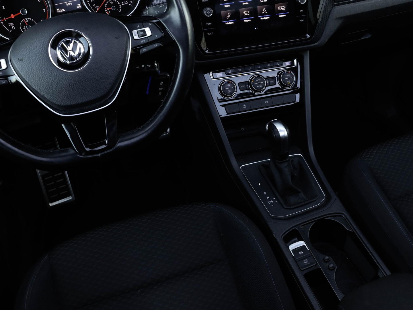 Volkswagen Touran 1.5 TSI R-Line 7p Automaat Panodak Trekhaak