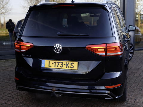 Volkswagen Touran 1.5 TSI R-Line 7p Automaat Panodak Trekhaak