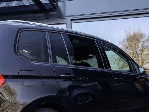 Volkswagen Touran 1.5 TSI R-Line 7p Automaat Panodak Trekhaak
