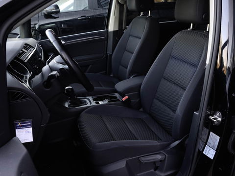 Volkswagen Touran 1.5 TSI R-Line 7p Automaat Panodak Trekhaak