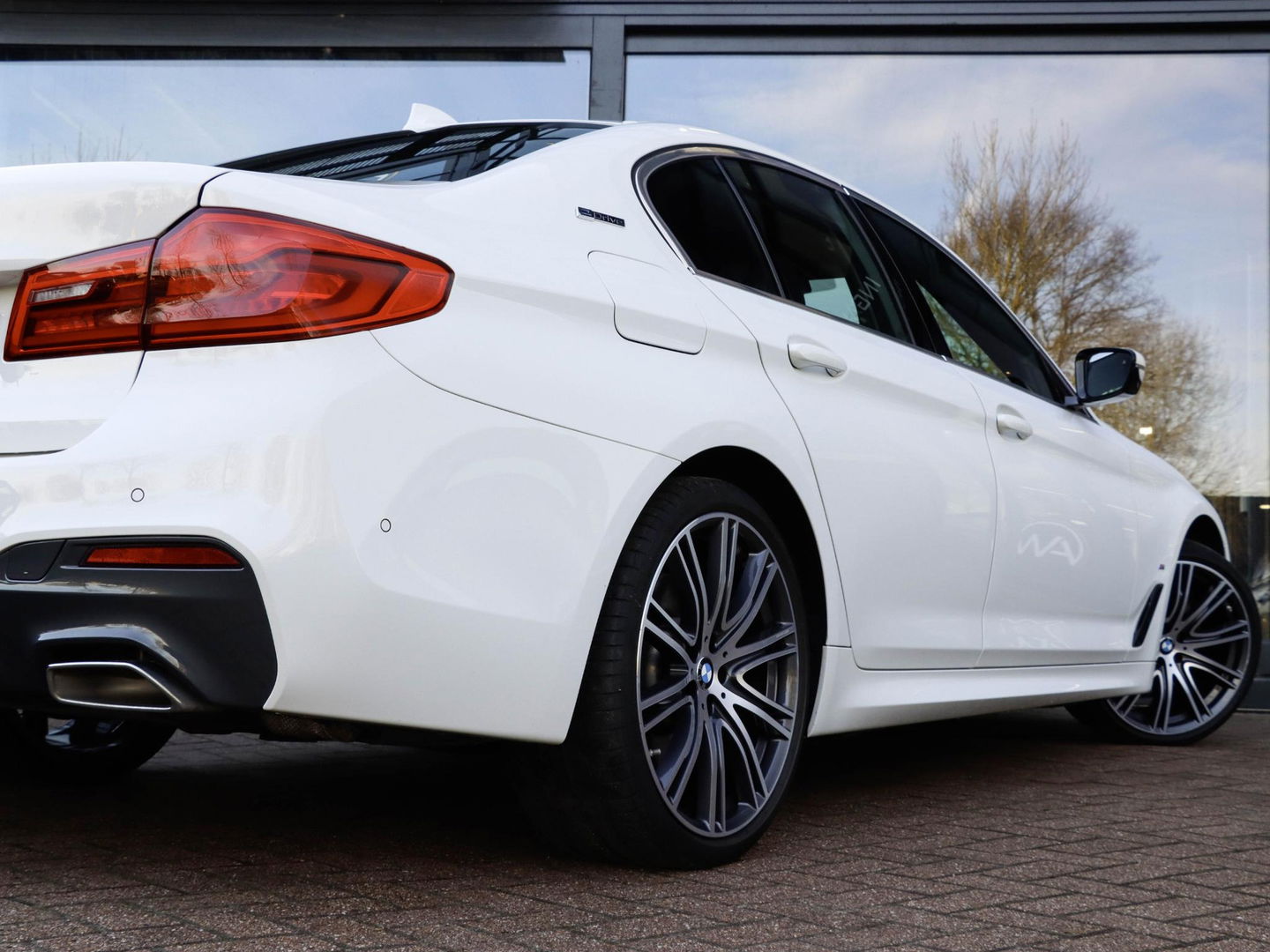 BMW 5 Serie 530e iPerformance M Sport High Executive Alpinweiss