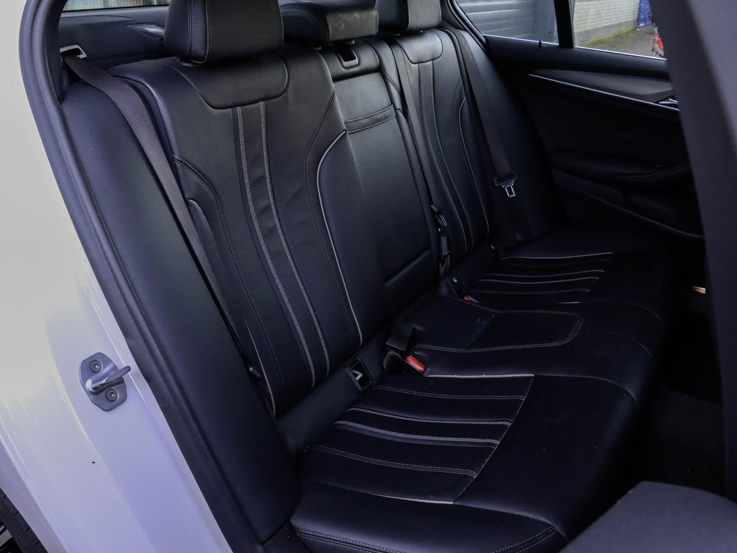 BMW 5 Serie 530e iPerformance M Sport High Executive Alpinweiss